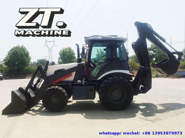 جرافة ذات عجلات للخدمة الشاقة مزودة بأداة مطرقة متعددة الوظائف